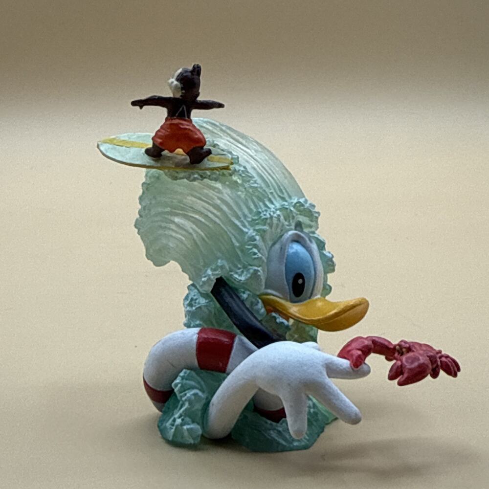 Donald Duck surfing gashapon figure from the Disney Cinemagic Paradise Yujin